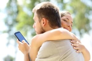 Cómo saber si tu pareja siente algo por su ex